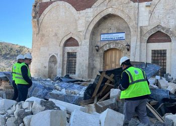 Deprem bölgesindeki yapılarda incelemelerde bulunan EÜ bilim ekibi İzmir’e döndü.