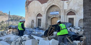 Deprem bölgesindeki yapılarda incelemelerde bulunan EÜ bilim ekibi İzmir’e döndü.