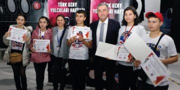 TÜRK UZAY YOLCULARI PROGRAMINA SEÇİLEN 100 ÖĞRENCİ MEZUN OLDU