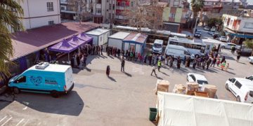 İzmir Büyükşehir Belediyesi tüm birimleriyle Osmaniye’de.