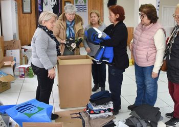 FOÇA’DA DEPREM BÖLGESİ İÇİN YARDIMLAR TOPLANDI