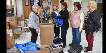FOÇA’DA DEPREM BÖLGESİ İÇİN YARDIMLAR TOPLANDI