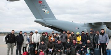 Ege Üniversitesi, depremlerin yaralarını sarmak için tüm imkânlarını seferber ediyor.