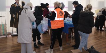 FOÇA DEPREMZEDELERE YARDIM İÇİN KENETLENDİ.