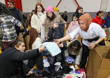 Gaziemir’den depremzedelere büyük destek.