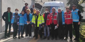 Eşrefpaşa Hastanesi doktorları Antakya’da yaralılara şifa oluyor.