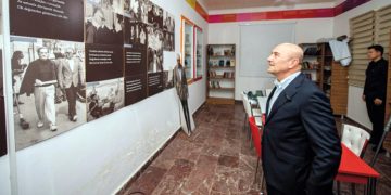 Başkan Soyer usta edebiyatçıyı ölüm yıl dönümünde doğduğu köyde andı.