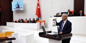 Pakistan, gönderdiği çadırlara “Parayla satılamaz” ibaresi yapıştırdı!