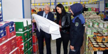 Ödemiş Belediyesi’nden zincir market şubelerinde kolon denetimi
