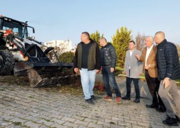 NARLIDERE’DE MOLOZ TEMİZLEME ÇALIŞMALARI DEVAM EDİYOR