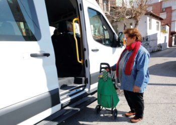 Bayraklı’da “ücretsiz pazar servisi” dönemi