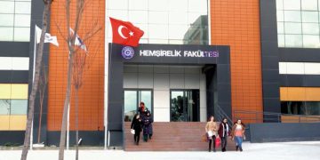EÜ Hemşirelik Fakültesinden depremzede öğrencilere 12 ay burs desteği