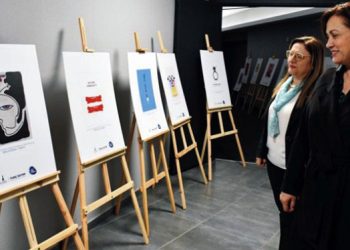 İzmir Şehir Tiyatroları ile İzmir Kent Konseyi depremzede kadınlar için ele ele verdi.