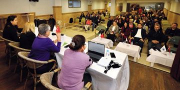 Menderes Belediyesi 8 Mart dünya emekçi kadınlar günü söyleşisi düzenledi