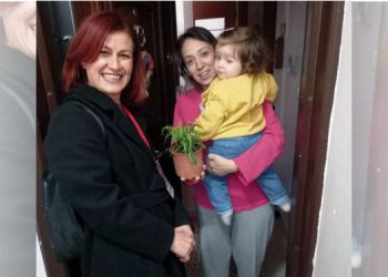 CHP KARŞIYAKA’DAN 5 BİNİN ÜZERİNDE HANEYE ÇIKARMA