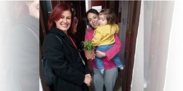 CHP KARŞIYAKA’DAN 5 BİNİN ÜZERİNDE HANEYE ÇIKARMA