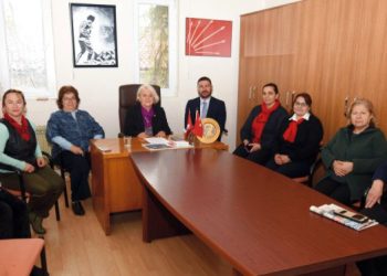 CHP FOÇA KADIN KOLLARI 8 MART BASIN AÇIKLAMASI