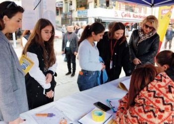 Bayraklı’nın öğrencileri “ücretsiz eğitimle” hayallerine kavuşuyor