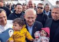 Kılıçdaroğlu Konak Belediyesi’nin çadır kentini ziyaret etti