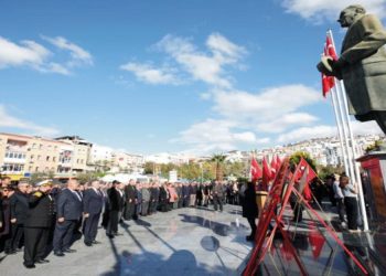 Bayraklı, Çanakkale zaferini kutladı