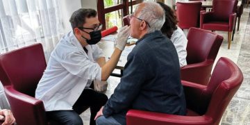 Egeli Gönüllü Diş Hekimleri depremzedelerin ağız ve diş bakımlarını yaptı