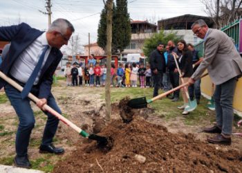 Gaziemir’de fidanlar toprakla buluştu