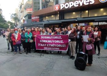 İzmir Kadın Platformu, faşist-gerici kadın politikalarına karşı sokağa çıktı!