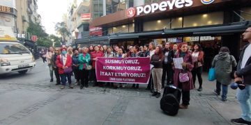 İzmir Kadın Platformu, faşist-gerici kadın politikalarına karşı sokağa çıktı!