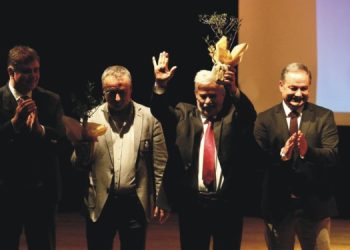 Komünist Osman, Karşıyaka’da ayakta alkışlandı