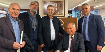 PROF.DR.KAYMAKÇI’NIN İMZA GÜNÜ BÜYÜK BİR KATILIMLA GERÇEKLEŞTİRİLDİ