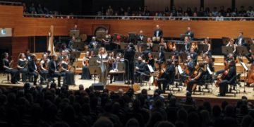 OLTEN FİLARMONİ ORKESTRASI SERENAD BAĞCAN KONSERİ İLE İZLEYİCİYİ BÜYÜLEDİ
