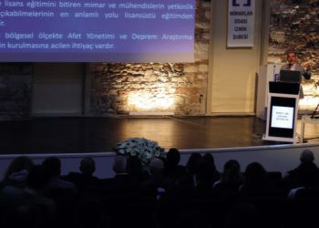 8.8 büyüklüğünde deprem, 578 can kaybı