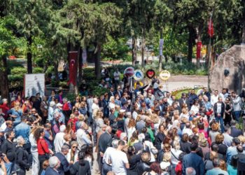 Zübeyde Hanım İzmir’de kabri başında anıldı