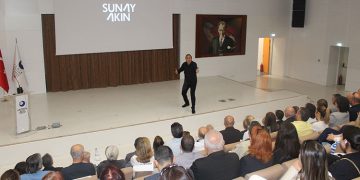 İAOSB Buluşmalarının ilk konuğu SUNAY AKIN oldu
