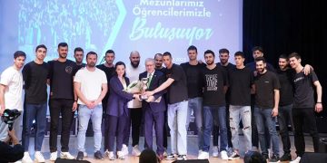 EÜ Erkek Voleybol Takımı Türkiye şampiyonu!