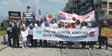 Gazeteciler omuz omuza yürüdü