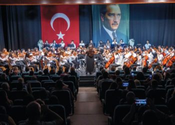 BARIŞ ÇOCUK VE GENÇLİK ORKESTRASI’NDAN MUHTEŞEM KONSER