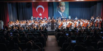 BARIŞ ÇOCUK VE GENÇLİK ORKESTRASI’NDAN MUHTEŞEM KONSER