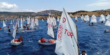 FOÇA BEYAZ BİR KELEBEK TARLASINA DÖNDÜ