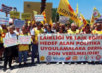 İzmir, Eskişehir, Tekirdağ illerinde okullara din görevlisi atanması protesto edildi