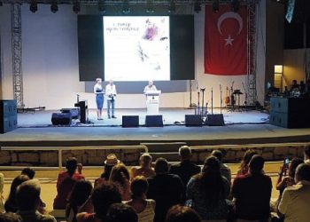 DAYANIŞMA YAŞATIR