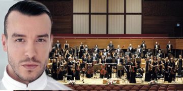 Cem Adrian ve Olsen Flarmoni EGİAD için sahnede