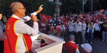 EMEKLİ-SEN ALANLARA SIĞMIYOR