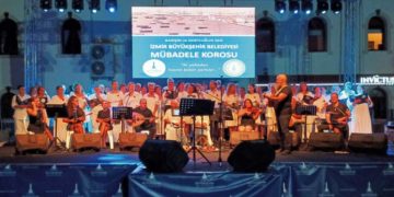 İKİ YAKANIN EZGİLERİ FOÇA’YI COŞTURDU