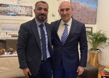 Karabağlar’da sokaklar Erhan Laçin ile belediye meclisine yürüyor.