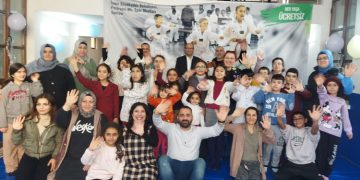 Basmane’de çocuklar yeni yılı masalla karşıladı