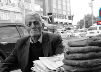 Gün aymadan geldi gevrek tezgahının başına.
