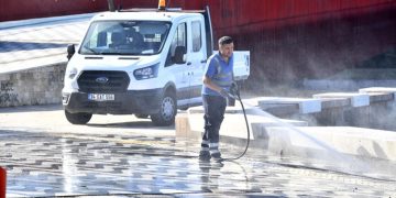 İzmir sokaklarında temizlik seferberliği