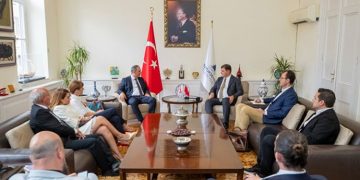Başkan Tugay “kardeş kent” Lefkoşa Belediye Başkanı Harmancı’yı ağırladı