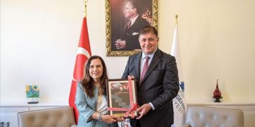 KKTC İzmir Başkonsolosu İnanıroğlu’ndan Başkan Tugay’a ziyaret